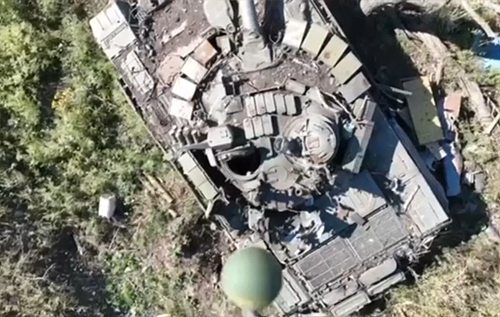 Українські десантники знищили ворожий танк точним влучанням. ВІДЕО