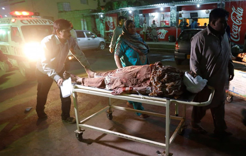 У Пакистані сталися теракти у мечетях: загиблих та поранених більше сотні. ВІДЕО