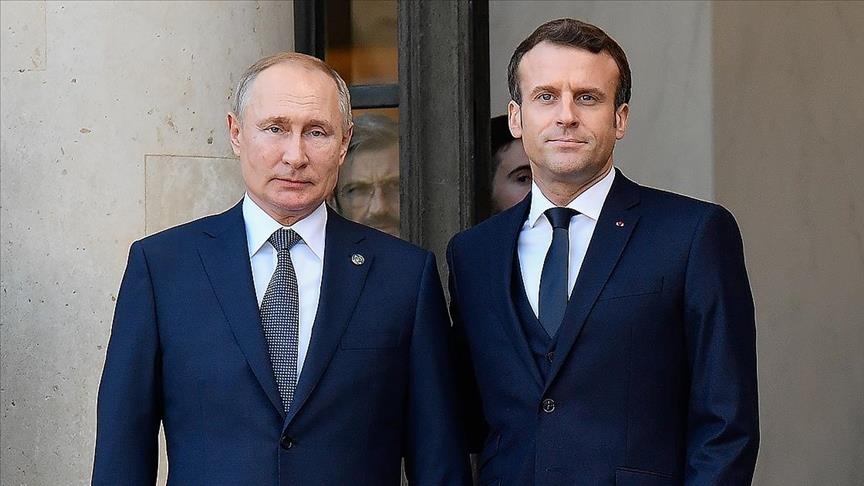 Макрон хоче позбавити Путіна найвищої нагороди Франції