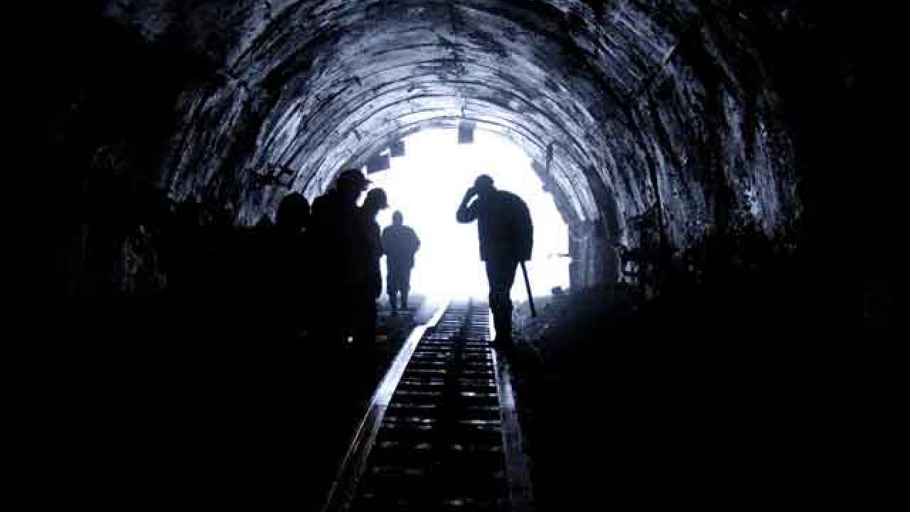 В оккупированном Антраците захватчики отправили бастующих шахтеров на подвал. ВИДЕО