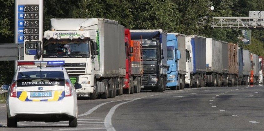Київ закриватимуть для вантажівок у години пік