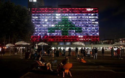 Огни человечности. Мэрия Тель-Авива засверкала цветами флага Ливана