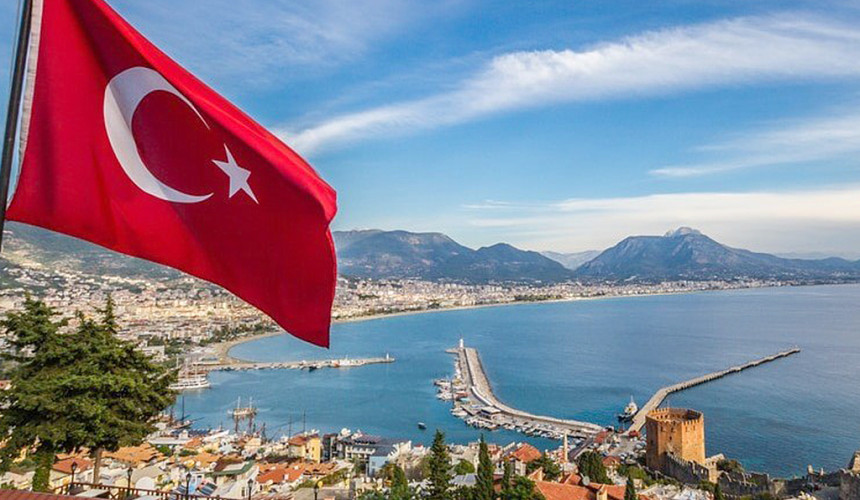 "Безпечно, чимало охочих і ціни не знижуються", – туроператор про відпочинок у Туреччині, де вирують пожежі 