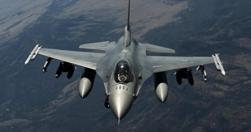 Генерал США Кейн заявив, що український F-16 вперше збив російський винищувач у повітряному двобої