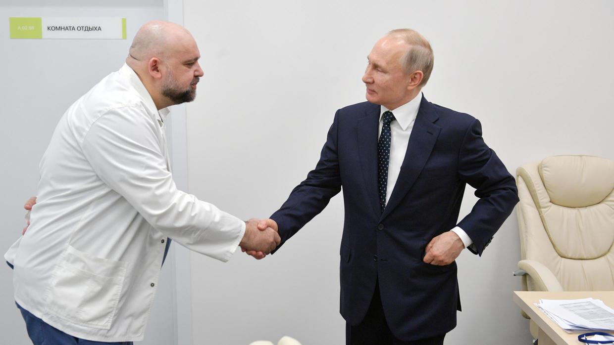 Врач, здоровавшийся с Путиным за руку, заболел коронавирусом