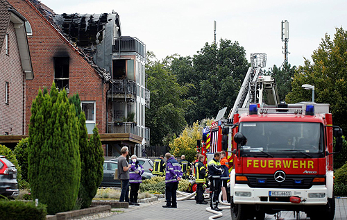 У Німеччині літак протаранив житловий будинок і загорівся: є загиблі. ФОТО. ВІДЕО