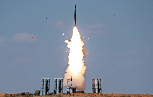 Росіяни обстріляли Харків ракетами С-300: є поранені. ВІДЕО