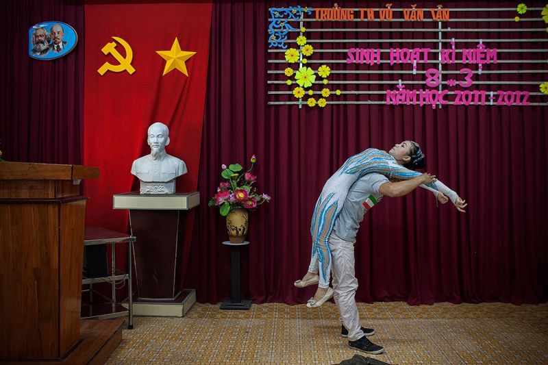 Тяжелые будни вьетнамских циркачей. ФОТО
